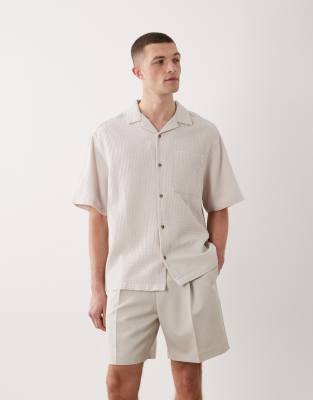 Elegante, weite Shorts in Ecru mit Bügelfalten-Neutral Neutral 52