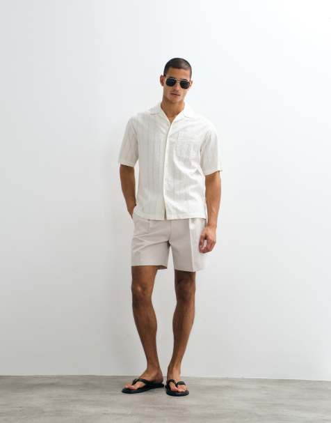 ASOS DESIGN – Elegante, weite Shorts in Ecru mit Bügelfalten - view 1