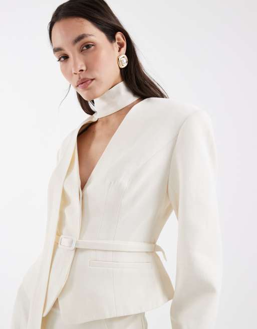 ASOS DESIGN – Eleganter Blazer in Cremeweiß mit Schulter- und Halstuchdetail, Kombiteil, 3 von 4