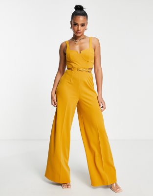 ASOS DESIGN – Eleganter Jumpsuit in Senfgelb mit Gürtel, Korsettdetail und Zierausschnitt