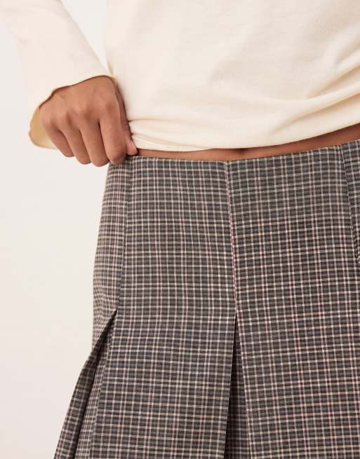 ASOS DESIGN – Eleganter kurzer Faltenrock in Grau kariert, 4 von 5