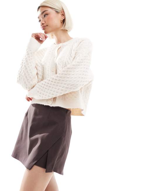 ASOS DESIGN – Eleganter, kurzer Wickel-Skort in Schokobraun, 2 von 5