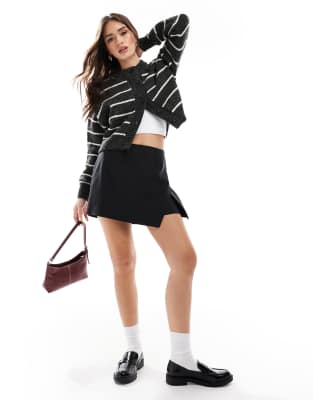 ASOS DESIGN - Eleganter, kurzer Wickel-Skort in Schwarz