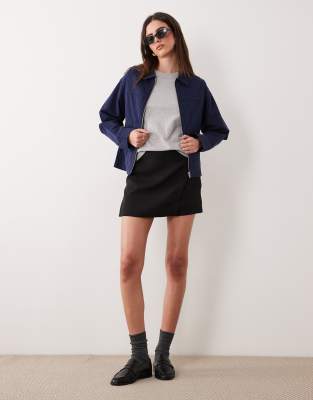 ASOS DESIGN - Eleganter, kurzer Wickel-Skort in Schwarz