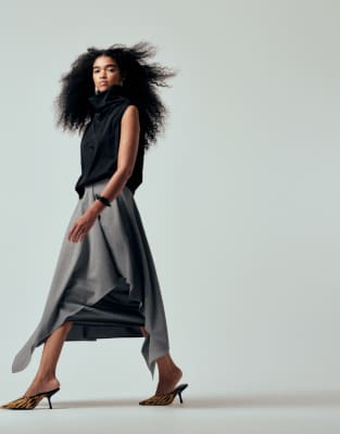 ASOS DESIGN - Eleganter Maxirock in meliertem Grau mit Zipfelsaum