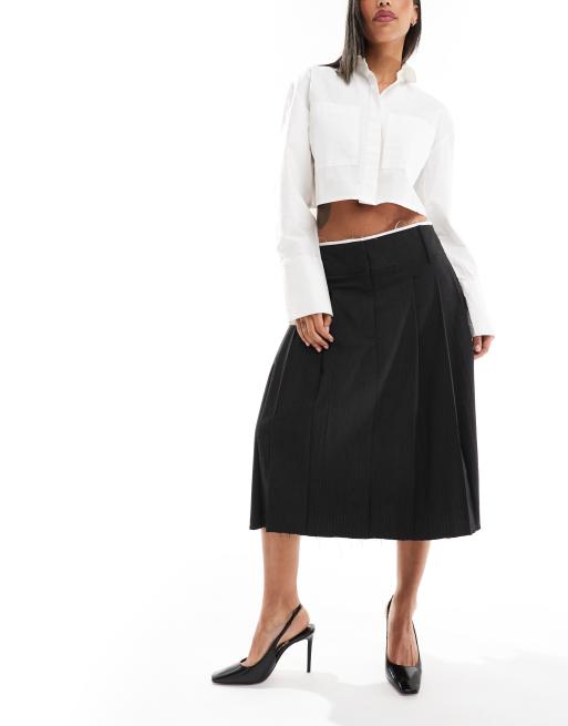ASOS DESIGN – Eleganter Midi-Faltenrock in gestreiftem Anthrazit mit ungesäumten Kanten, 3 von 5