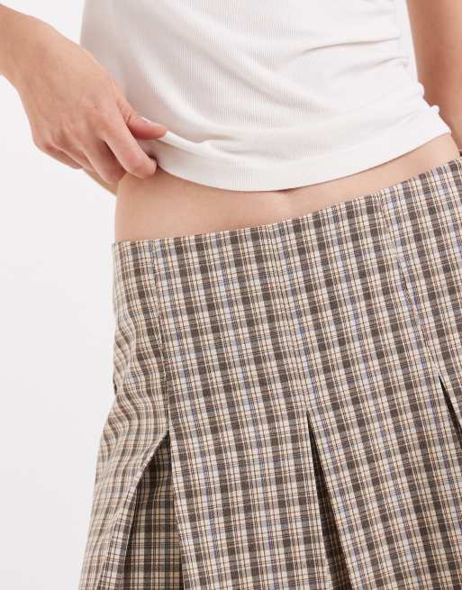 ASOS DESIGN – Eleganter Minirock mit Kellerfalten und kleinem Karomuster in Braun, 5 von 5