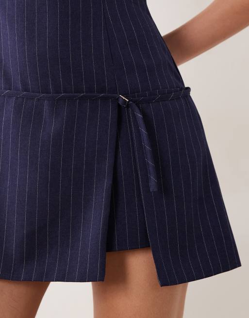 ASOS DESIGN – Eleganter Playsuit in Marineblau mit Nadelstreifen, 3 von 4