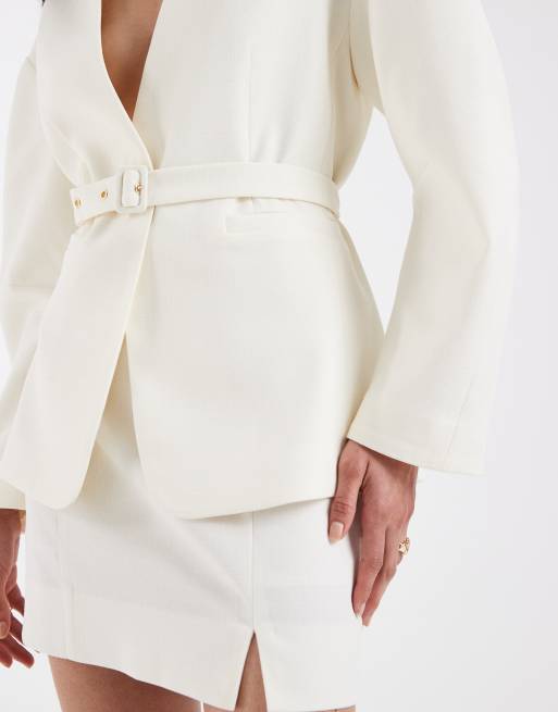 ASOS DESIGN – Eleganter, taillierter Blazer in strukturiertem Buttermilchgelb mit Gürtel, 4 von 4