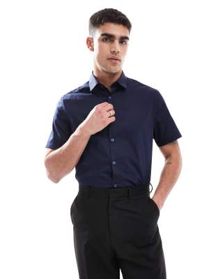 ASOS DESIGN – Elegantes, leicht zu bügelndes Regular-Fit-Hemd in Marineblau - view 1