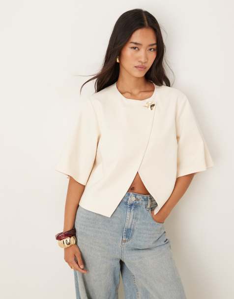 ASOS DESIGN – Elegantes Oberteil in Buttermilchgelb mit Goldknopf - view 1