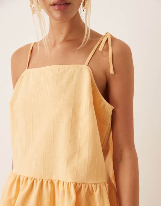 ASOS DESIGN – Elegantes Oberteil in Gelb gestreift mit gebundenen Trägern und Schößchen, Kombiteil, 3 von 4
