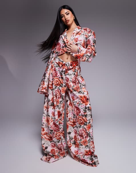 ASOS DESIGN – Elegantes Set aus Leinenimitat in geblümtem Gobelinmuster bestehend aus Cropped-Blazer und Hose mit weitem Bein - view 1