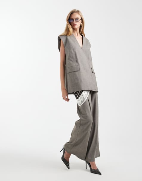 ASOS DESIGN – Elegantes Set in Braun, bestehend aus ärmellosem Oversize-Blazer und Hose mit maskulinem Schnitt - view 1
