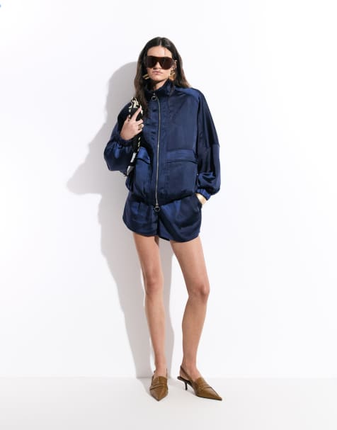 ASOS DESIGN – Elegantes Set in Marineblau, bestehend aus Bomberjacke und Satin-Shorts im Runner-Design - view 1