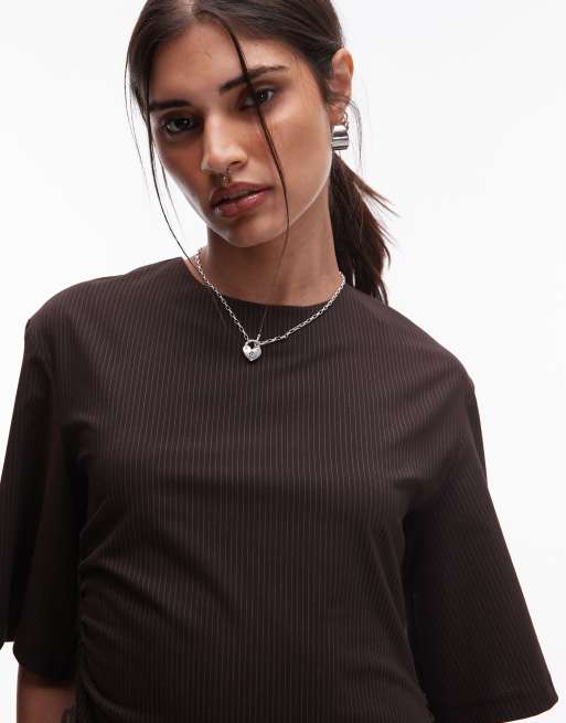 ASOS DESIGN – Elegantes T-Shirt in Mokkabraun mit geraffter Taille und Nadelstreifen, 4 von 4