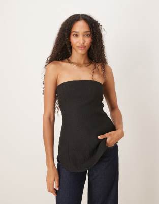 ASOS DESIGN - Elegantes, trägerloses Oberteil aus Bouclé in Schwarz mit abgerundetem Saum und Schößchen, Kombiteil