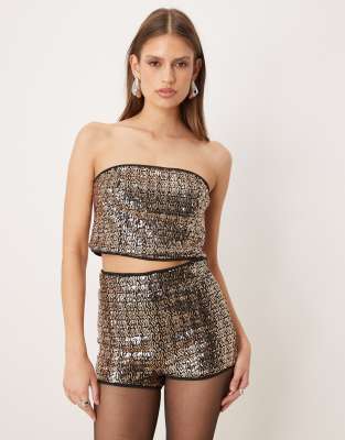 ASOS DESIGN - Elegantes, trägerloses Top in Austernweiß mit Pailletten, Kombiteil-Goldfarben