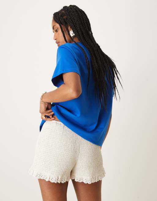 ASOS DESIGN - Elfenbensfarvede mikroshorts med rynker og blondekant, 4 af 5