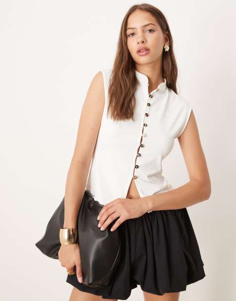 ASOS DESIGN - Elfenbensfarvet top i polyamid med knapper og ud-i-et-ærmer - view 1