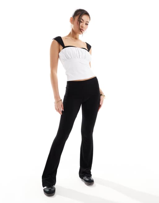 ASOS DESIGN - Elfenbenshvid cami-top med rynker og kontrasterende design ved brystet, 2 af 4