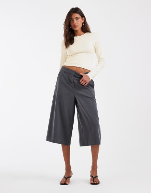 ASOS DESIGN - Elfenbenshvid minimalistisk tætsiddende top med lange ærmer, 3 af 4