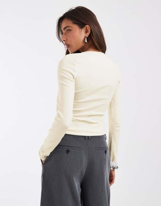 ASOS DESIGN - Elfenbenshvid minimalistisk tætsiddende top med lange ærmer, 4 af 4