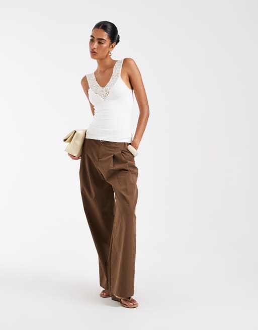 ASOS DESIGN - Elfenbenshvid sømløs top med V-hals og blondedetaljer, 3 af 4