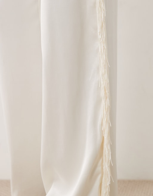 ASOS DESIGN - Elfenbenshvide bukser i satin med vide ben og frynser, 5 af 5