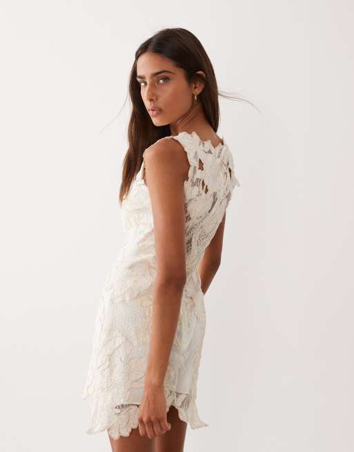 ASOS DESIGN – Elfenbensvit bröllopsklänning i minilängd med blommor och spetsapplikationer, 4 av 4