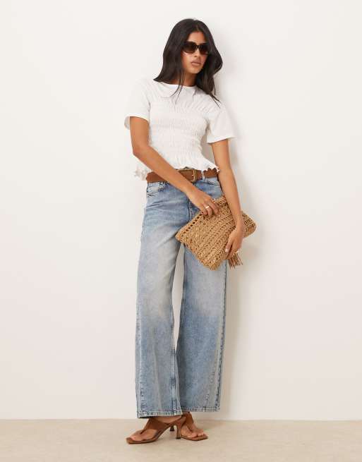 ASOS DESIGN – Elfenbensvit, figursydd t-shirt i bomull med smockad midja, 2 av 4