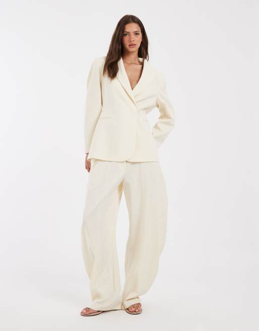 ASOS DESIGN – Elfenbensvit kavaj med drapering baktill, 3 av 4