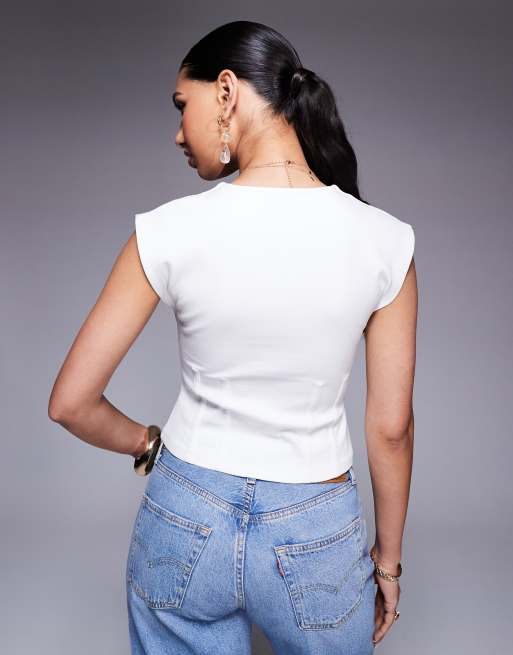 ASOS DESIGN – Elfenbensvit, pointellestickad topp med veck i midjan och djup ringning, 4 av 4