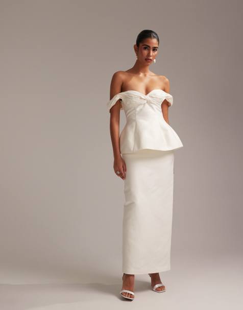 ASOS DESIGN – Elfenbensvit, strukturerad bröllopsklänning i midaxilängd med rysch och bara axlar - view 1