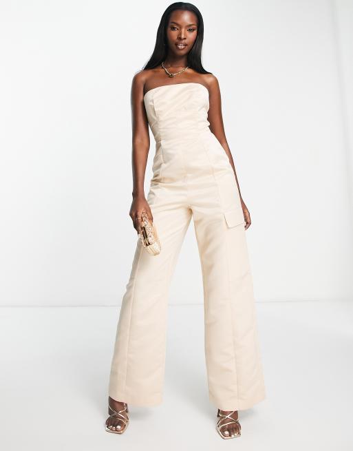 ASOS DESIGN – Elfenbensvit, strukturerad jumpsuit i cargostil av satin