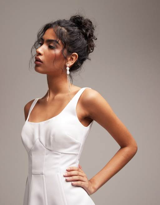 ASOS DESIGN – Elfenbensvit, strukturerad, minilång bröllopsklänning i satin med fyrkantig ringning, 3 av 6
