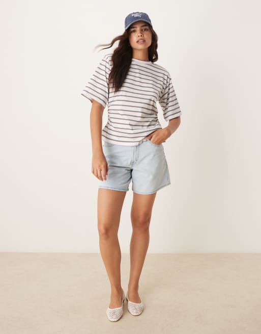 ASOS DESIGN – Elfenbensvit t-shirt med indragen sida och axelvaddar, 2 av 4