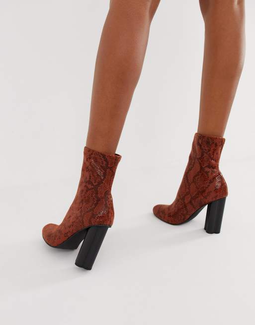 ASOS DESIGN Eliza Bottines effet chaussettes motif peau de