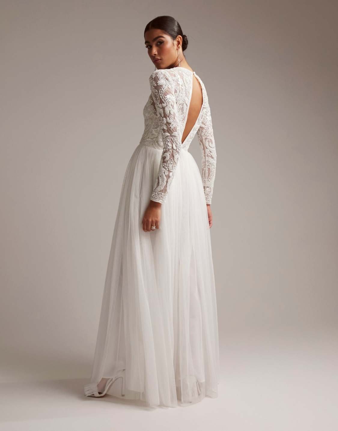 ASOS DESIGN Elizabeth Robe de mariee a manches longues avec corsage orne de perles The Wedding Explorer