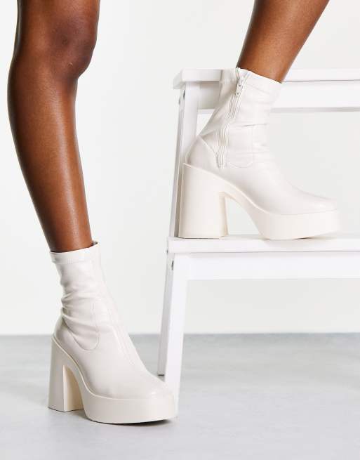 ASOS DESIGN - Elsie - Sock boots met hoge hakken in wit lakleer, 3 van 4
