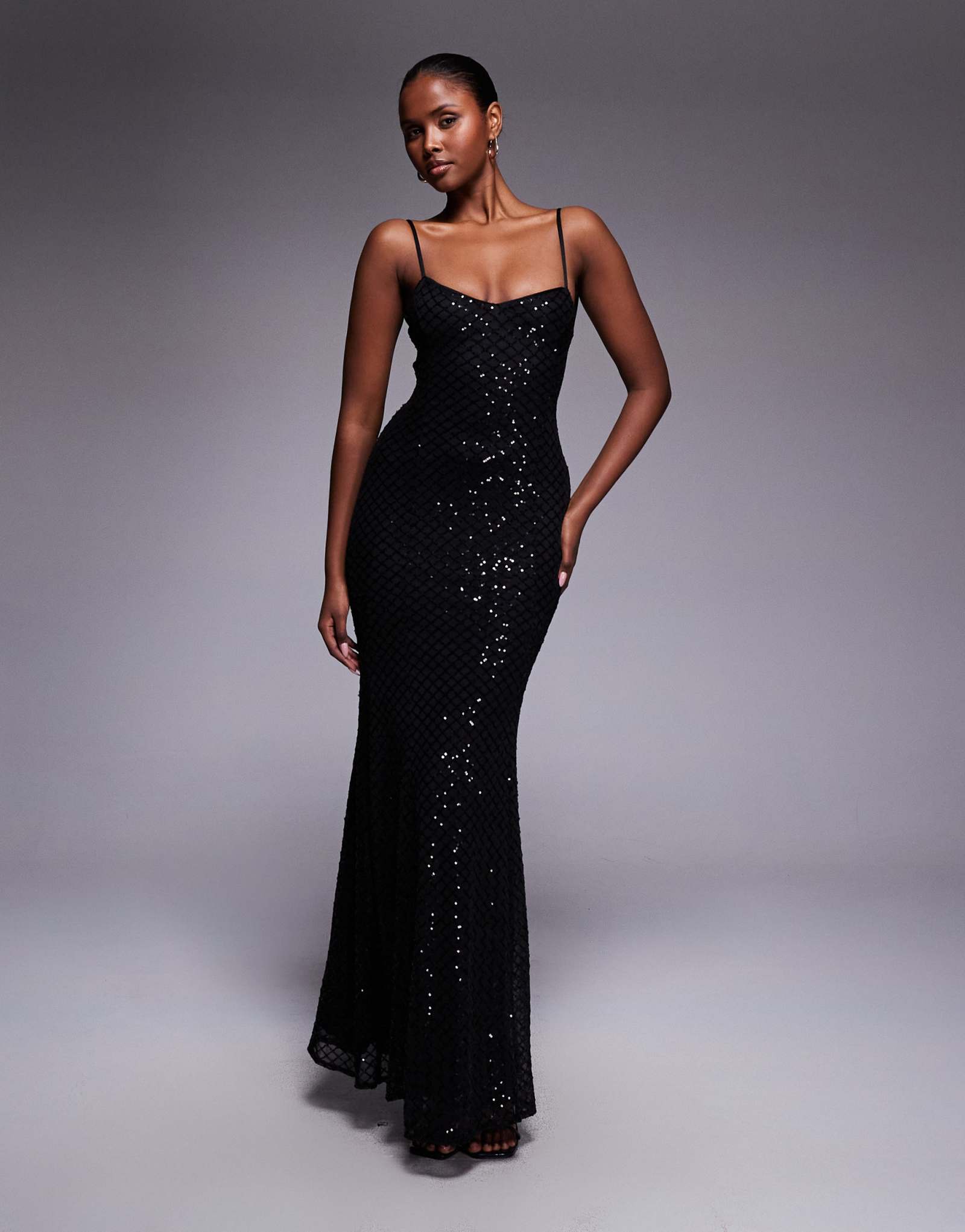 Черное макси-платье ASOS DESIGN, украшенное сеткой и блестками на шнуровке сзади