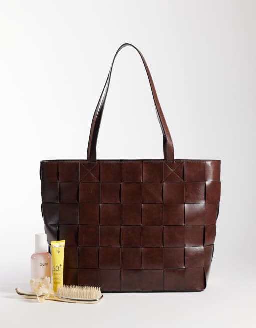 ASOS DESIGN embossed weave tote bag in brown, 2 of 4
