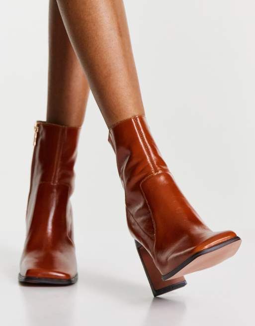 Square toe 2025 brown boots