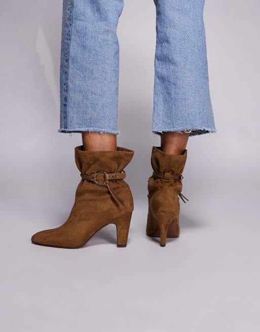 ASOS DESIGN – Emil – Ankle-Boots mit Absatz in Taupe aus Wildlederimitat mit Schaft im Paperbag-Stil, 3 von 4