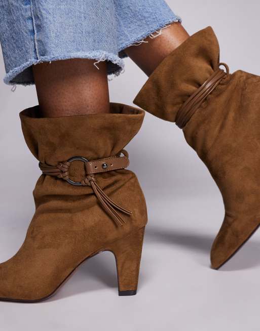 ASOS DESIGN – Emil – Ankle-Boots mit Absatz in Taupe aus Wildlederimitat mit Schaft im Paperbag-Stil, 4 von 4