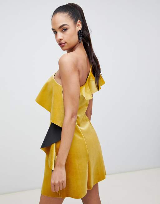 ASOS DESIGN – Enaxlad miniklänning med volang, 2 av 4