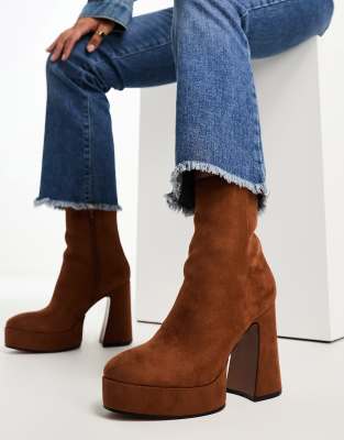 ASOS DESIGN - Enchant - Stiefel in Hellbraun mit feiner Struktur, Absatz und Plateausohle-Brown