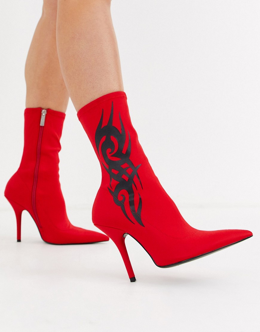 ASOS DESIGN - Endgame - Stivaletti a calza rossi con stampa stile tatuaggio-Rosso