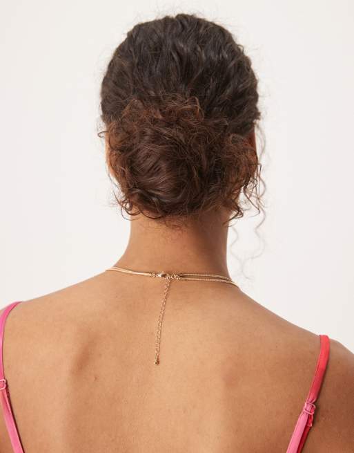 ASOS DESIGN – Eng anliegende Halskette in Goldoptik mit Blumendetail, 2 von 3