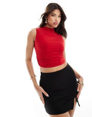 ASOS DESIGN - Eng anliegendes, hochgeschlossenes Tanktop in Rot mit Raffungen